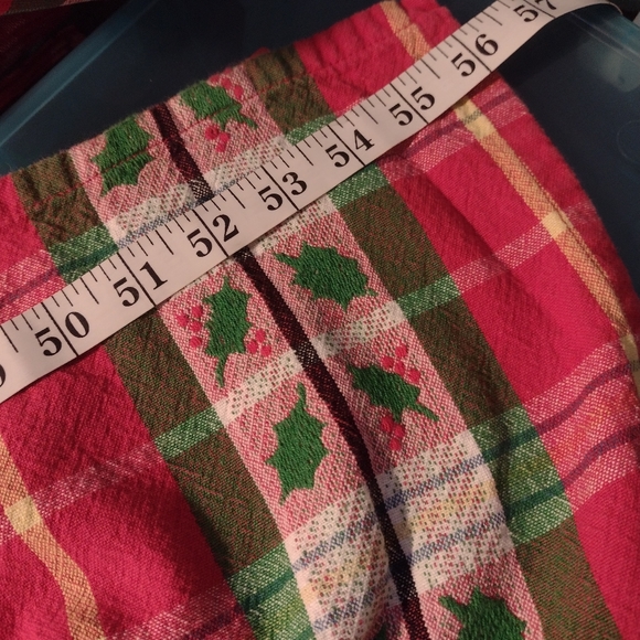 Trim a Home table cloth and napkins - Picture 6 of 6